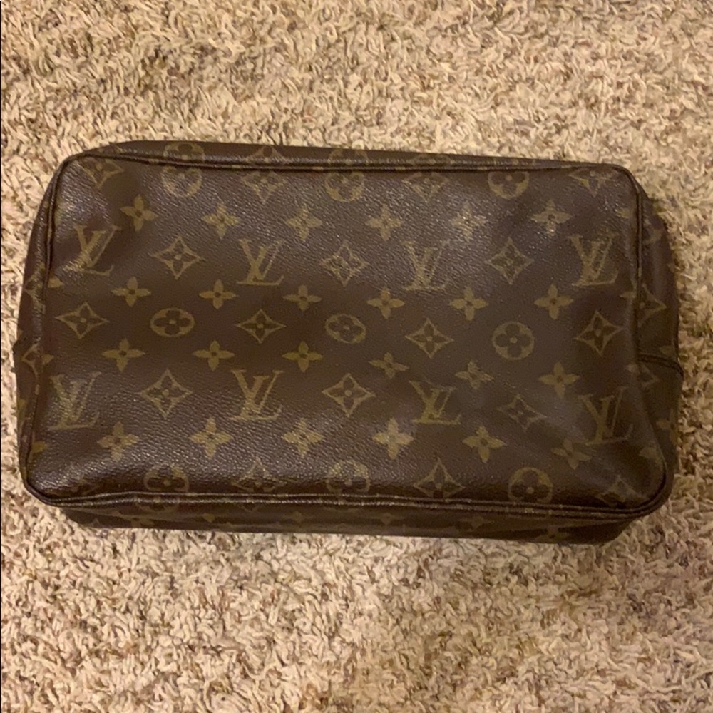 Louis Vuitton trousse 28